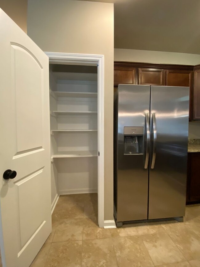 Building Photo - Beautiful 3 bedroom home