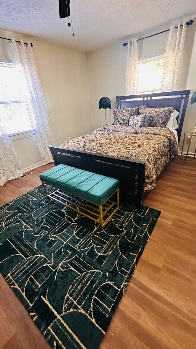 Building Photo - 108 E 21st St