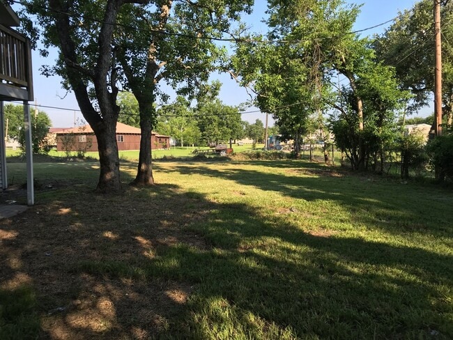 Building Photo - Gorgeous and spacious home in Danbury, Just remodeled and move in ready!