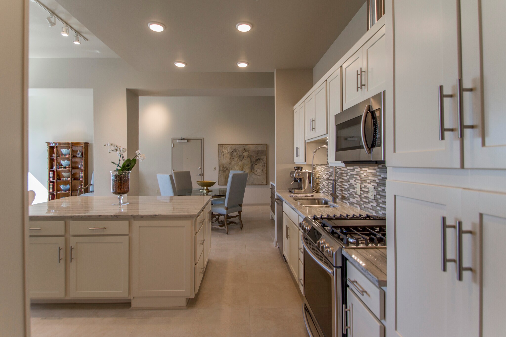 Building Photo - 221 W 2nd St