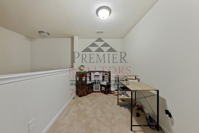 Building Photo - 741 Compass Trl