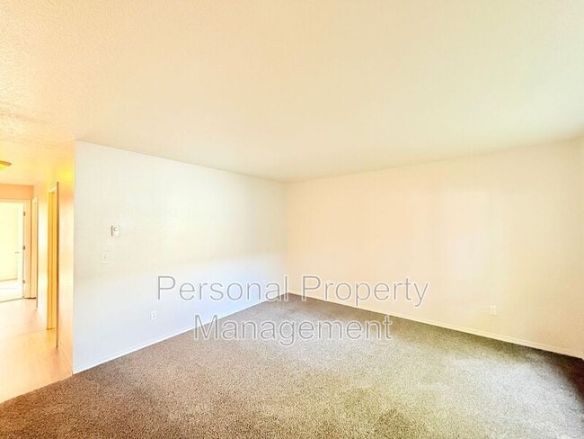 Building Photo - 3412 NE 66th Ave