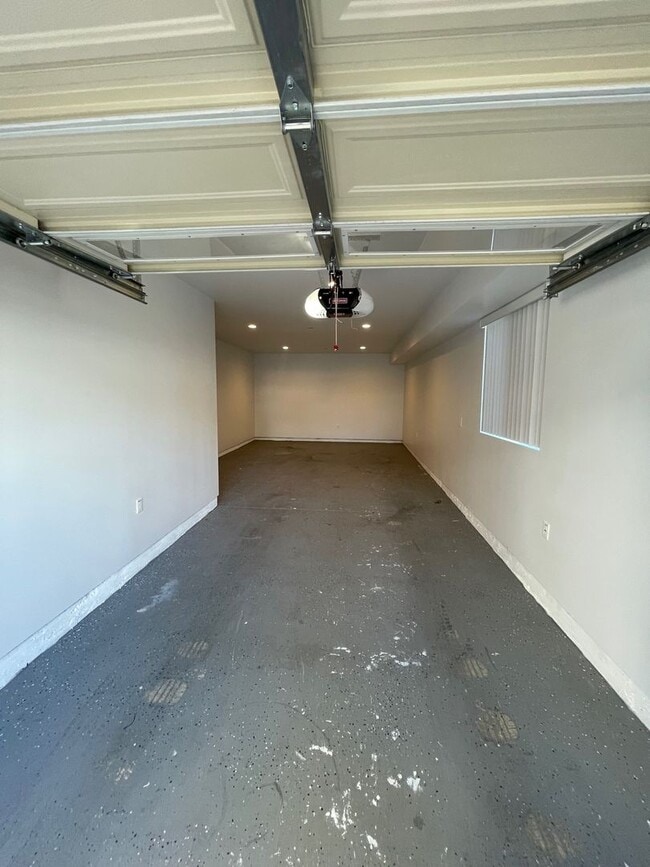 Building Photo - 2131