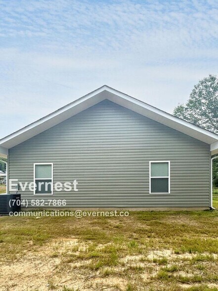 Building Photo - 411 S Spargo St