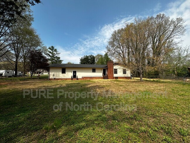 Building Photo - 1150 Michael Ave