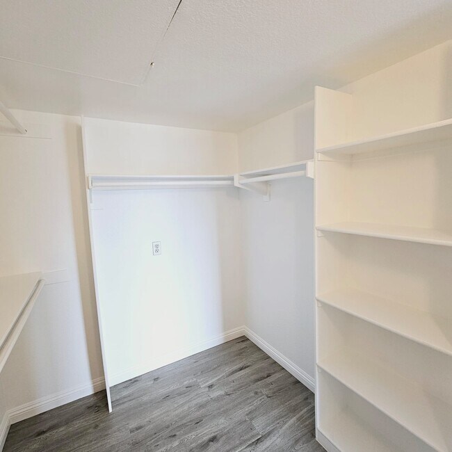 Walk in Closet - 3448 Hathaway Ave