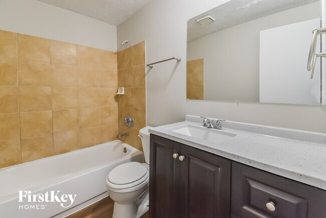 Building Photo - 2213 Moccassin Dr