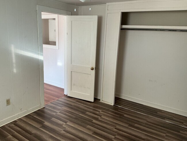 Building Photo - 1108-1112 Pisgah