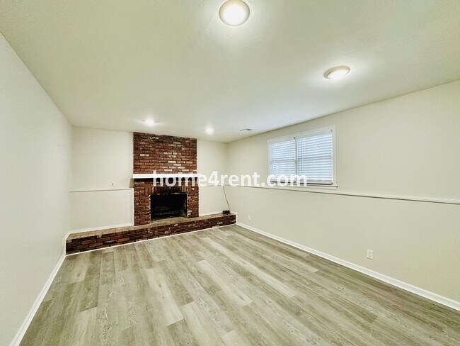 Building Photo - A Lovely Four Bedroom Home in Lenexa w/ Wood Floors, Finished Basement and a Fenced Yard!