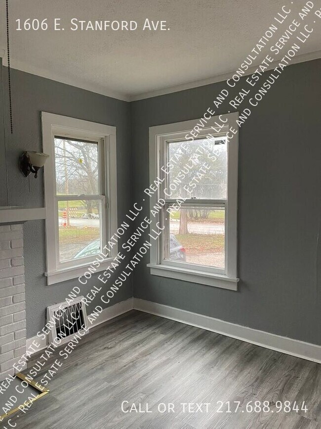 Building Photo - 1606 E Stanford Ave