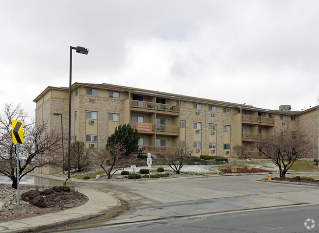 Building Photo - ViewPointe Independent Living