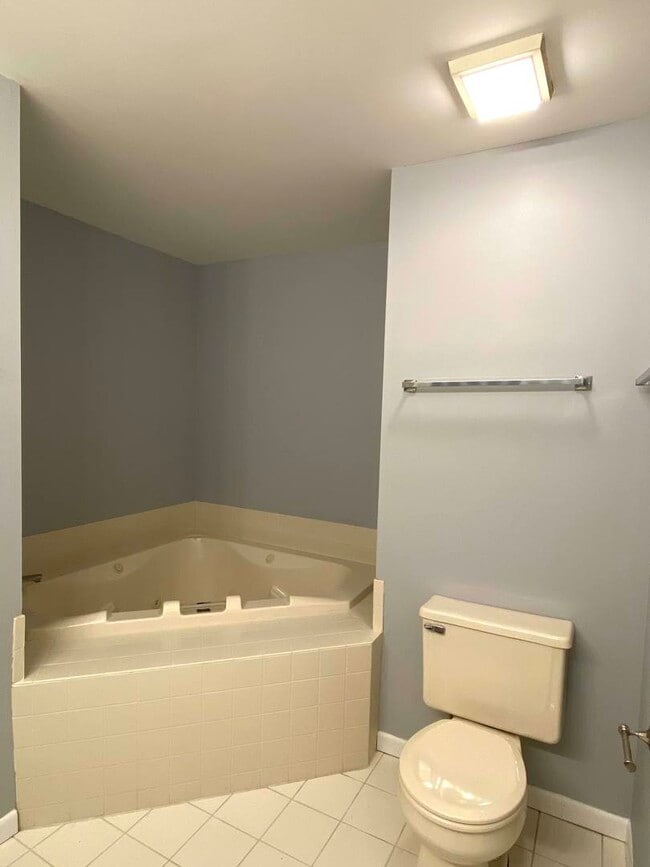 Building Photo - 5S510 Scots Dr