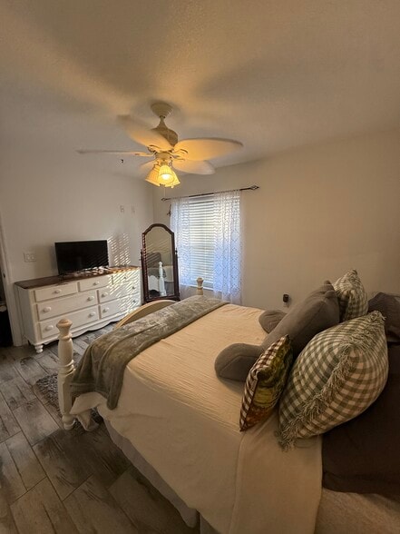 Building Photo - 867 Park Valley Cir