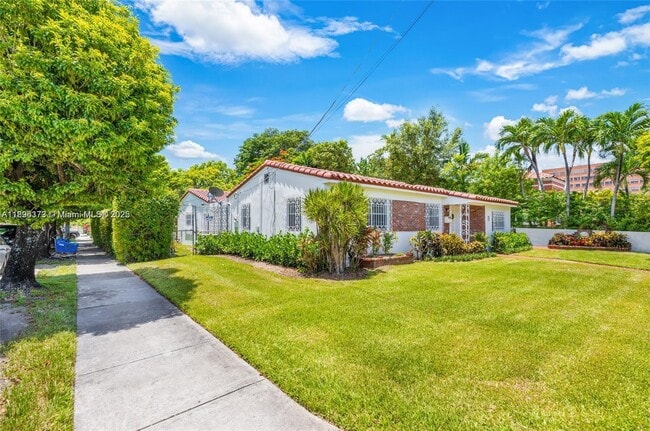 Building Photo - 3600 SW 26th St