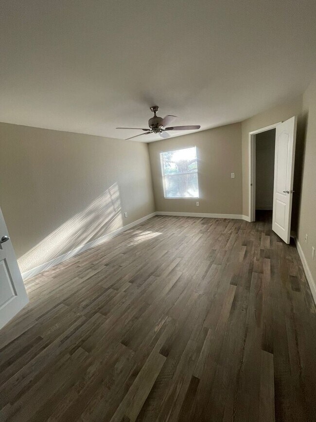 Building Photo - 5055 W Hacienda Ave