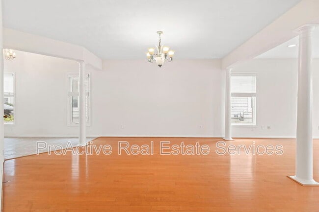 Building Photo - 9468 Bay Front Dr
