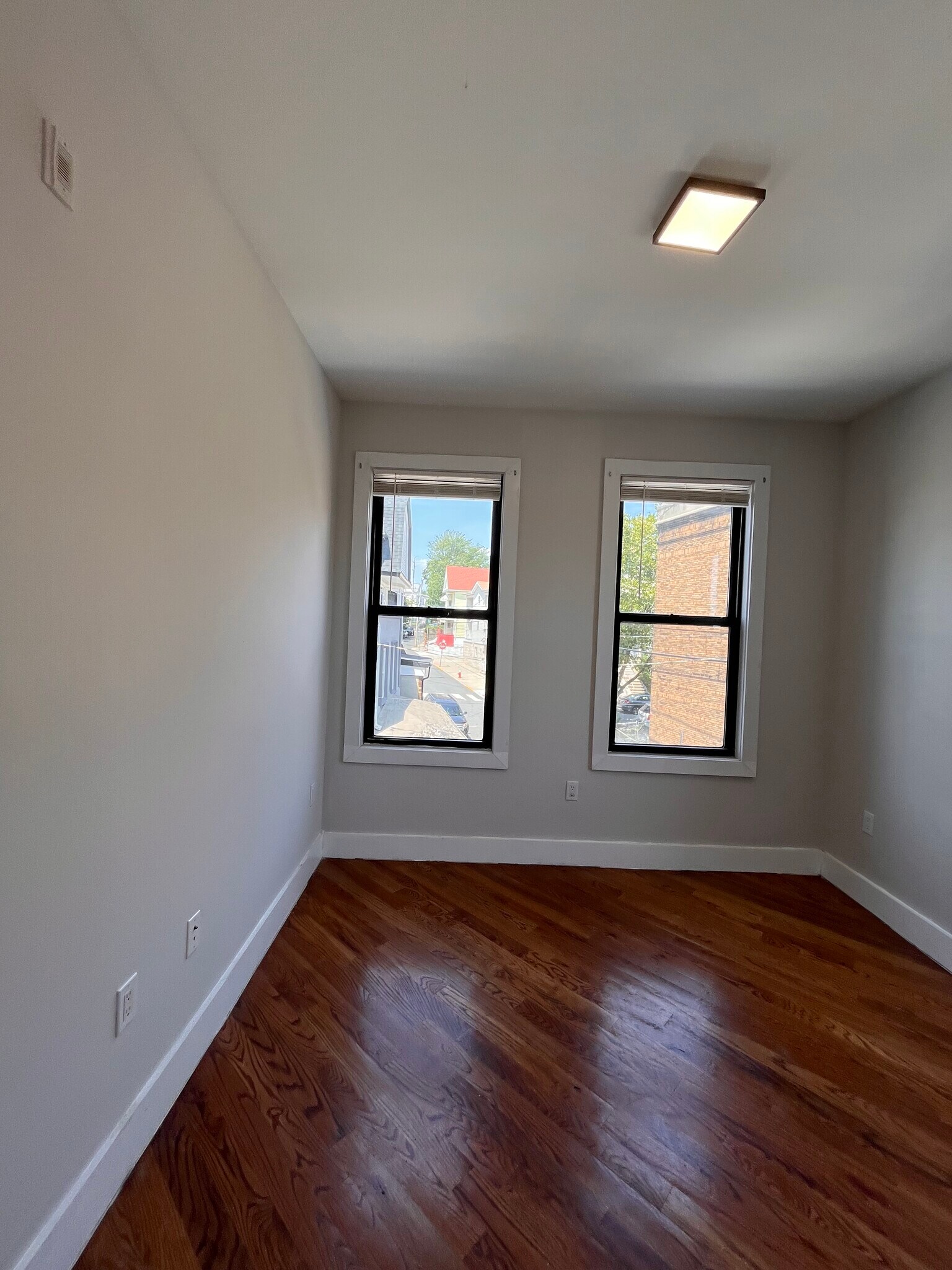 Building Photo - 749 Garfield Ave