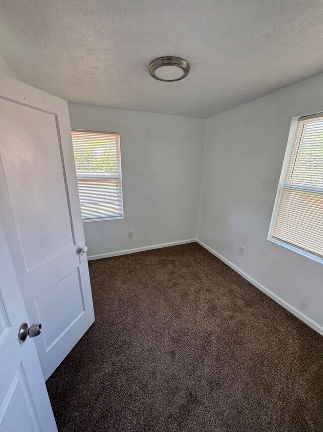 Building Photo - 10422 Dove Ave