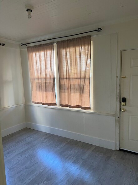 Building Photo - 54 Ashwood Ave