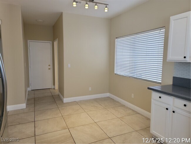 Building Photo - 5921 Royal Castle Ln