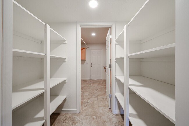 Building Photo - 2851 E Acoma Dr