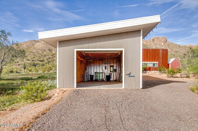 Building Photo - 5561 N Gold Dr