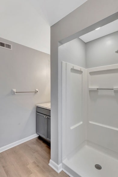 Building Photo - 3401 Shakertown Rd