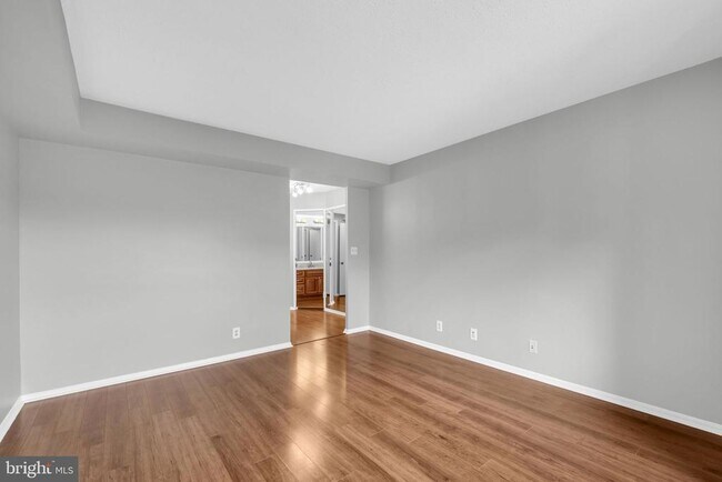 Building Photo - 5904 Mt Eagle Dr