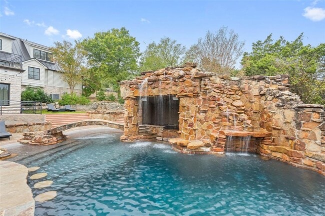 Building Photo - 29 Pascal Ln