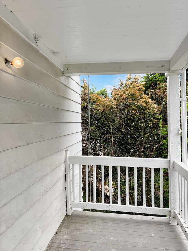 Building Photo - 2806 Hawthorne Ave