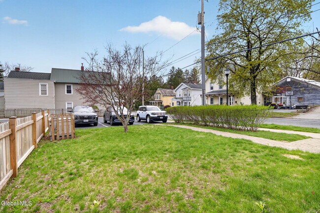 Building Photo - 194 Grand Ave