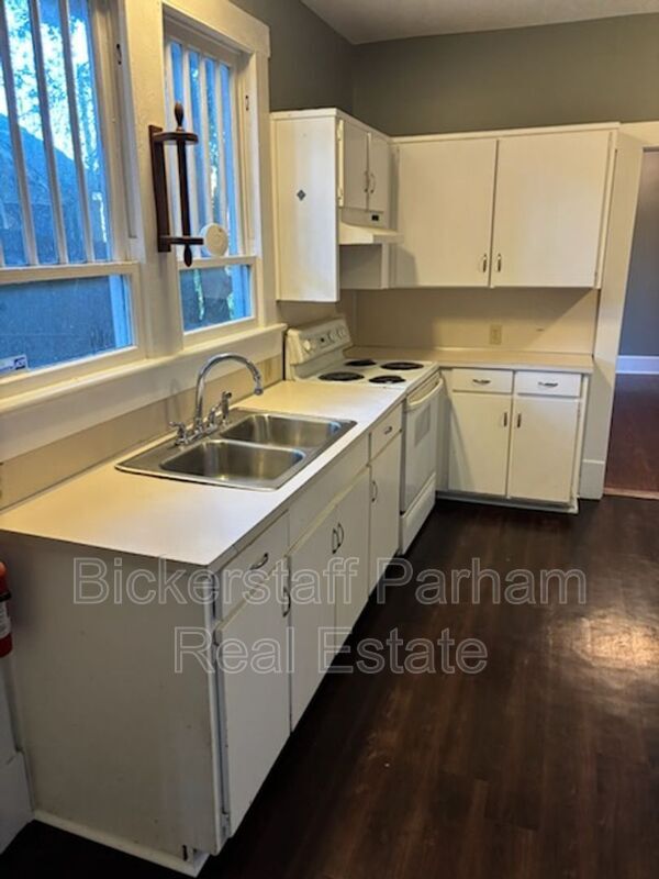 Building Photo - 1821 17th Ave