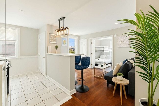 Building Photo - 128 Bainbridge St