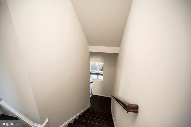 Building Photo - 208 Freesia Ln