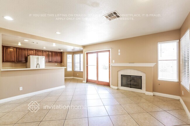 Building Photo - 5729 N Walkingstick Ln