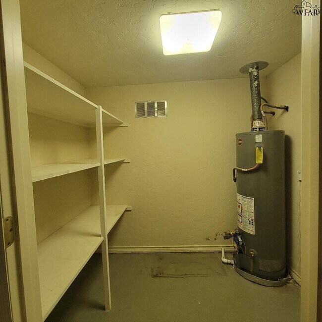 Building Photo - 4444 Phillips Dr