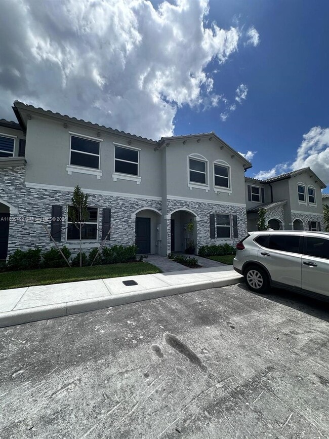 Building Photo - 1183 1st Ter