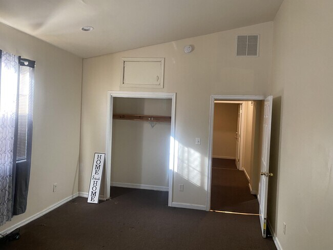 Building Photo - 1605 W Lombard St