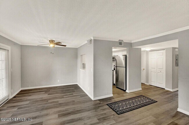 Building Photo - 6646 La Mirada Dr E