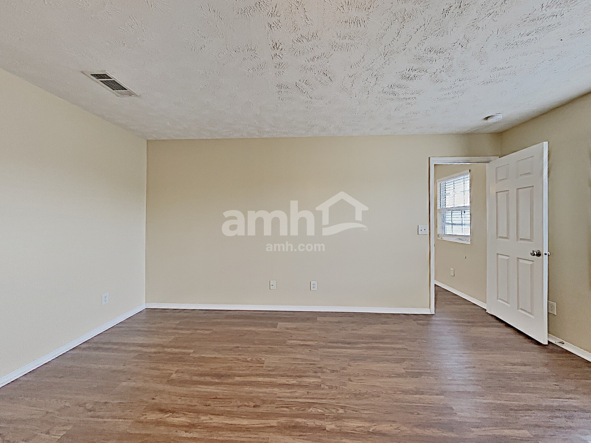 Building Photo - 1140 Seven Oaks Blvd