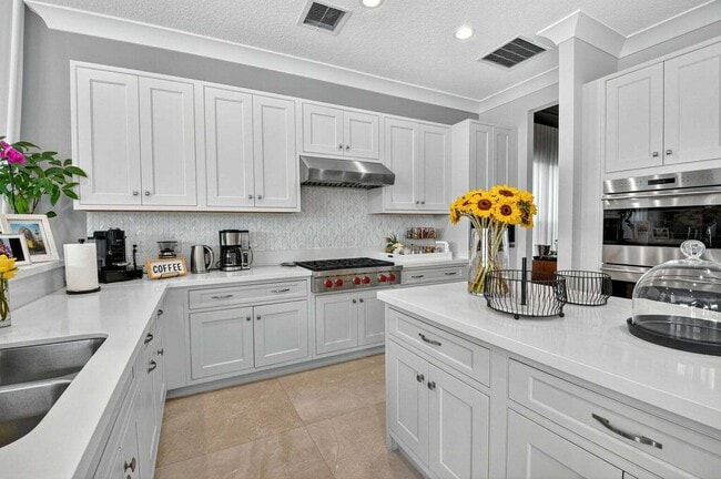 Building Photo - 16892 Strasbourg Ln