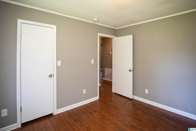 Building Photo - 95 Meadow Ln