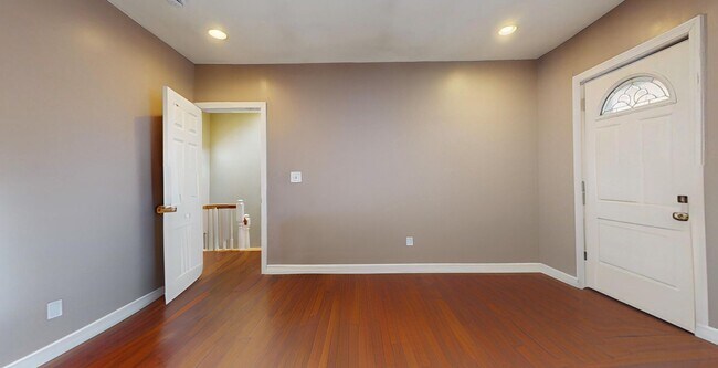 Building Photo - 315 Silver St