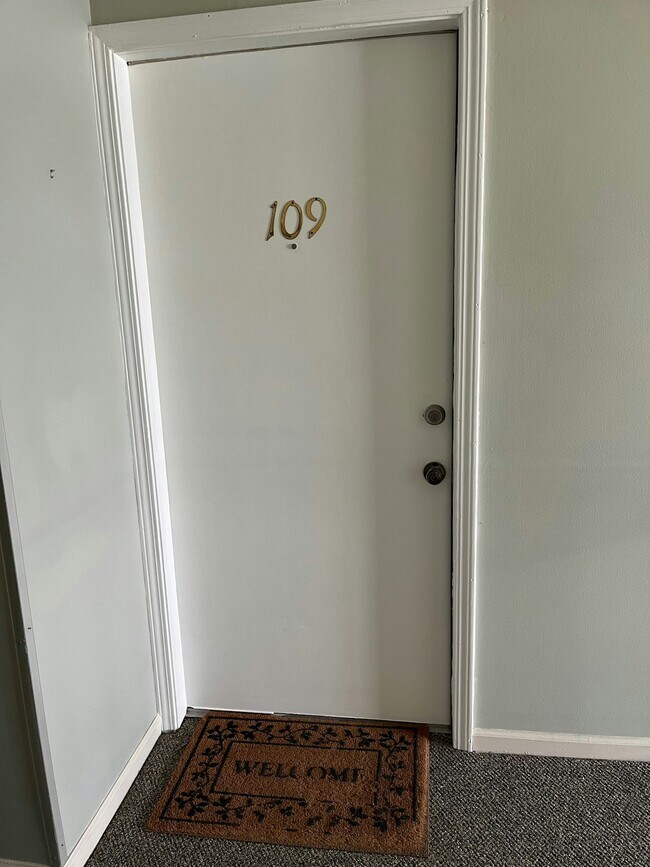 Building Photo - 201 Provincial Ct