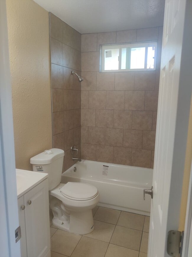 Building Photo - 5117 Naranja St