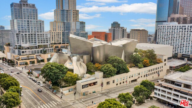 Building Photo - 800 W 1st St