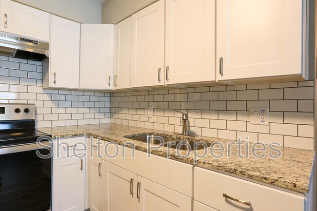 Building Photo - 1747 E Virginia Ave