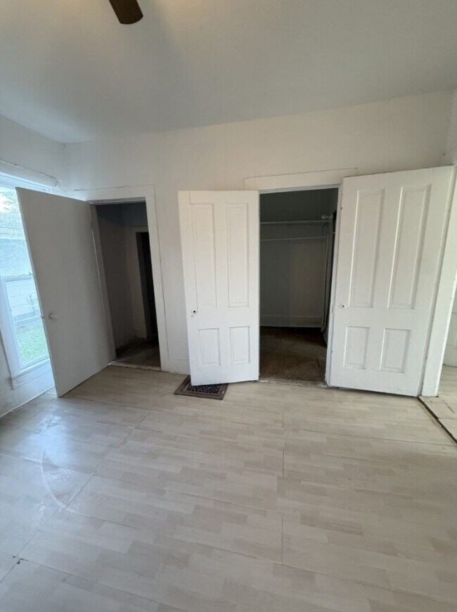 Building Photo - 803 5th Ave