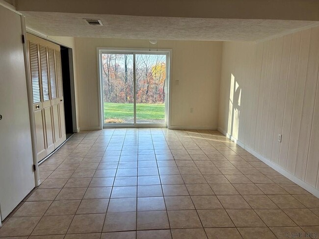 Building Photo - 427 Devon Dr