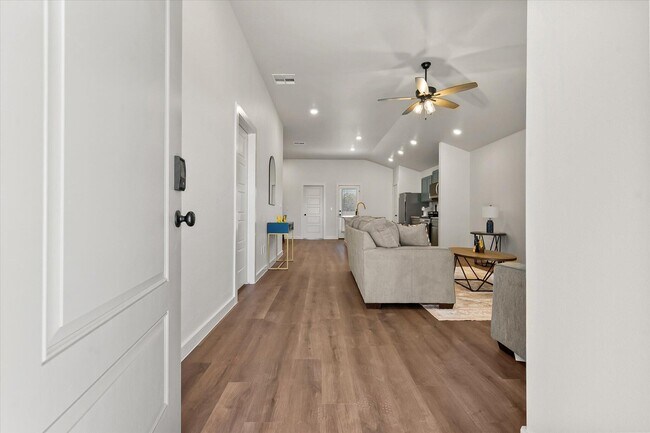 Building Photo - 2503 Langford Ave